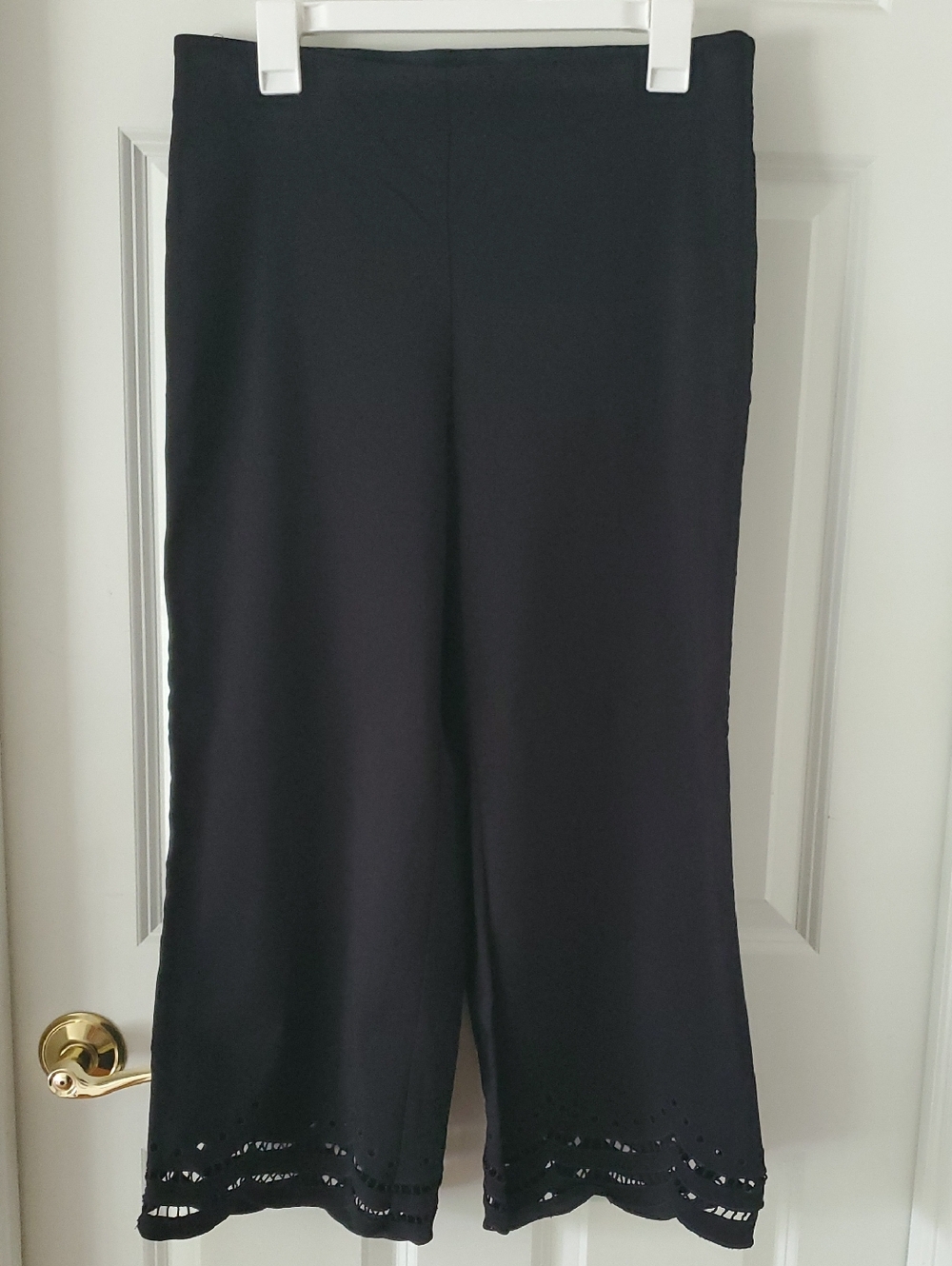 Chico's Black Wide-Leg Crop Pants with Scalloped Eyelet Hem Size 1 US 8